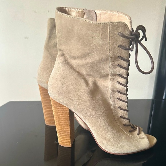 Chinese Laundry Shoes - Suede shoe